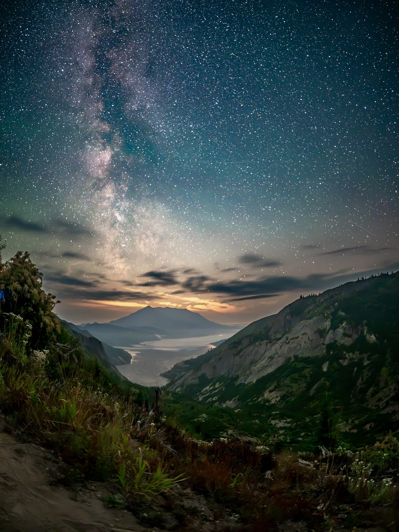 More from @glazerscamera star party! Lead image is shot with the 15mm sigma! Its beautiful lens, thank you for letting me borrow it @golden_fever / @sigmaphoto ! Thank you @monascherie for leading our group up Nordic pass! It was an amazing viewpoint!